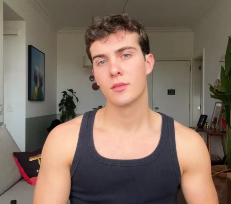 Caio Manhente, gal&atilde; de 'Garota do Momento', fala sobre vida amorosa: &ldquo;Cora&ccedil;&atilde;o ocupado pela novela&rdquo; (Foto: Instagram)