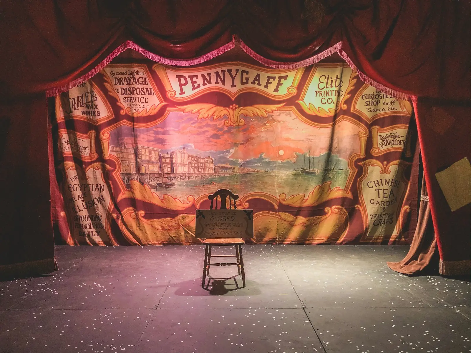 Público encantado com o show inovador sem animais vivos. (Créditos: Unsplash / Cyrus Crossan)