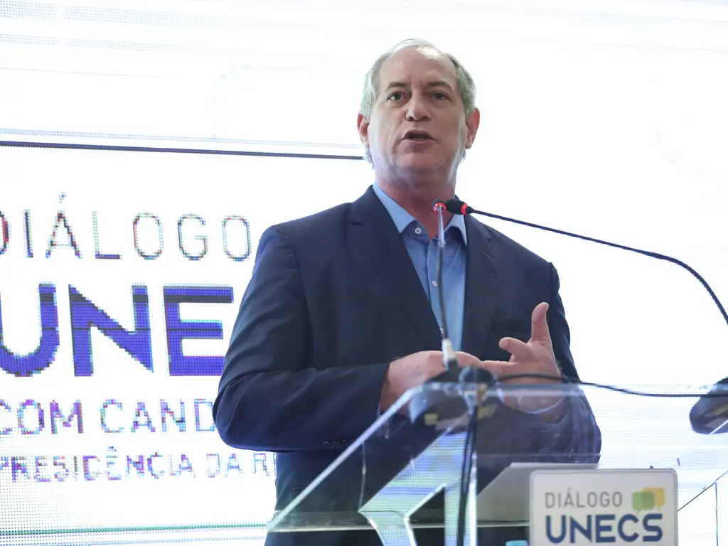 A cerimônia foi realizada nesta última quarta-feira (22), em Fortaleza, e que contou com a participação de líderes estaduais do PL, União Brasil, Cidadania e Avante. (Foto: Agência Brasil)