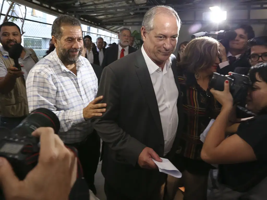 “Foi muito em cima da hora, e eu já tinha um compromisso marcado anteriormente. Tasso (Jereissati, ex-senador cearense filiado ao PSDB) representou o partido”, disse. (Foto: Agência Brasil)